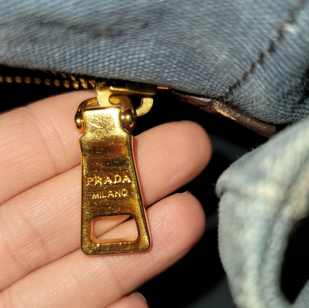 Prada tote - Picture 4 of 5